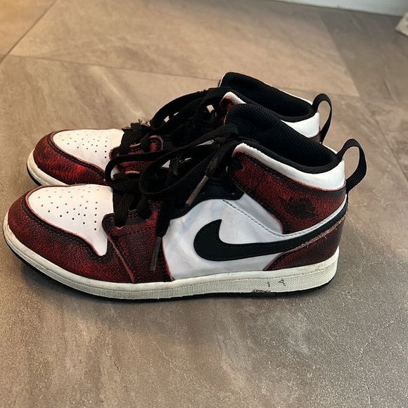 Jordan 1 Mid Wear-Away Chicago (PS) - Picture 4 of 8